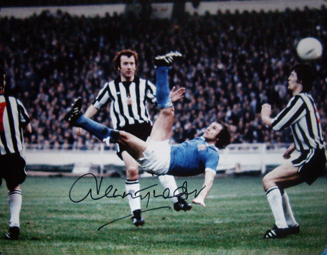 DENNIS TUEART SIGNED MANCHESTER CITY 1976 LEAGUE CUP FINAL Photo Poster painting COA & PROOF