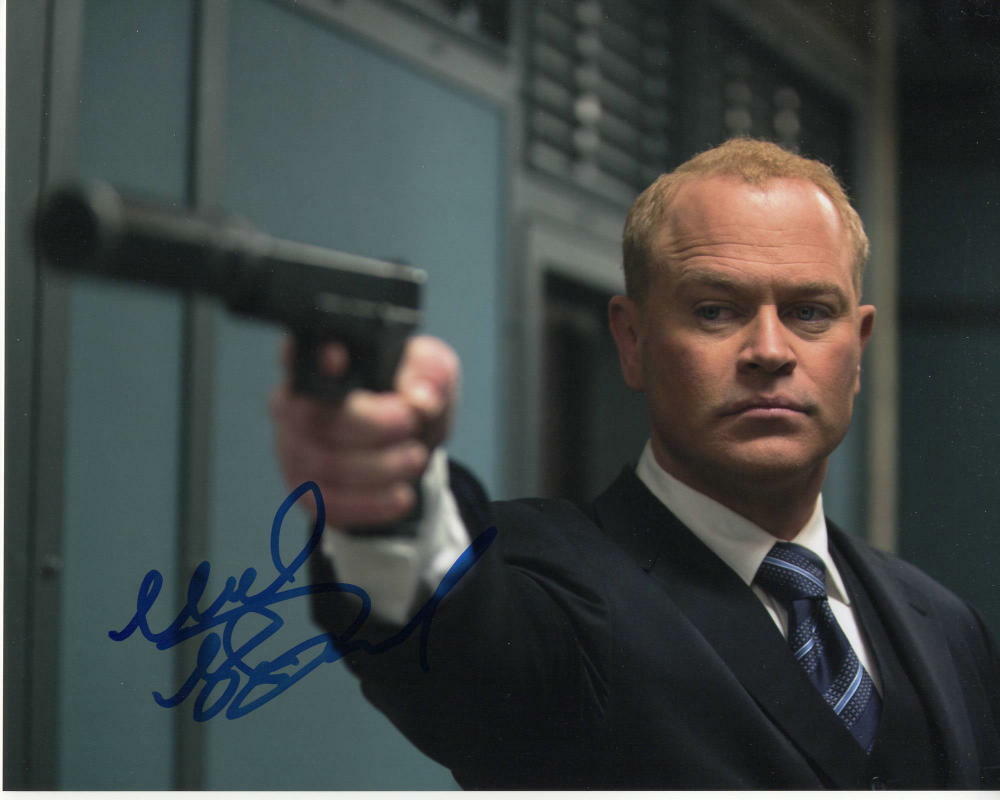 NEAL MCDONOUGH SIGNED AUTOGRAPH 8x10 Photo Poster painting - BAND OF BROTHERS, ARROW, JUSTIFIED