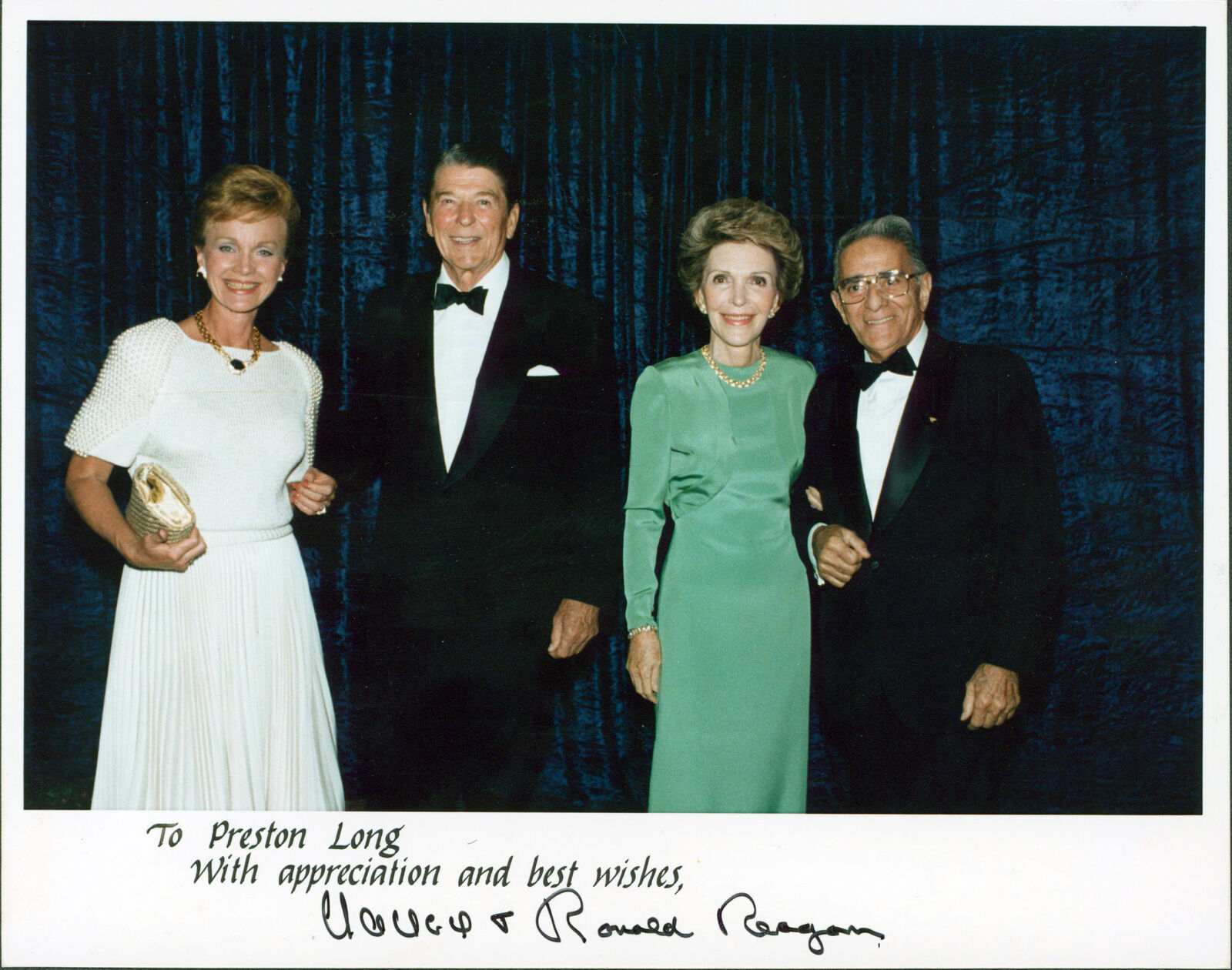 Ronald Reagan & Nancy Reagan Signed 8x10 Official White House Photo Poster painting BAS #AA00657