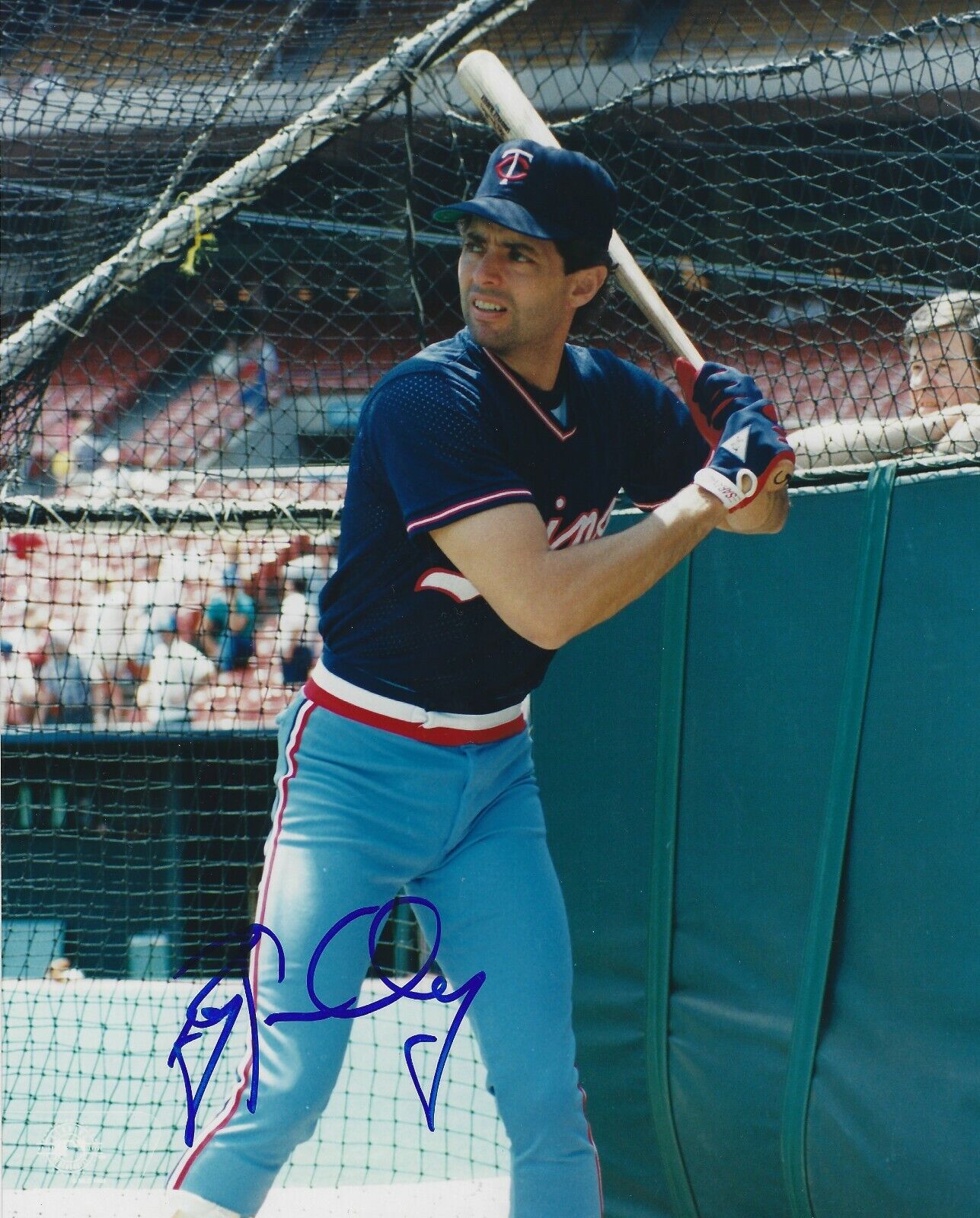 Signed 8x10 ROY SMALLEY Minnesota Twins Autographed Photo Poster painting - COA