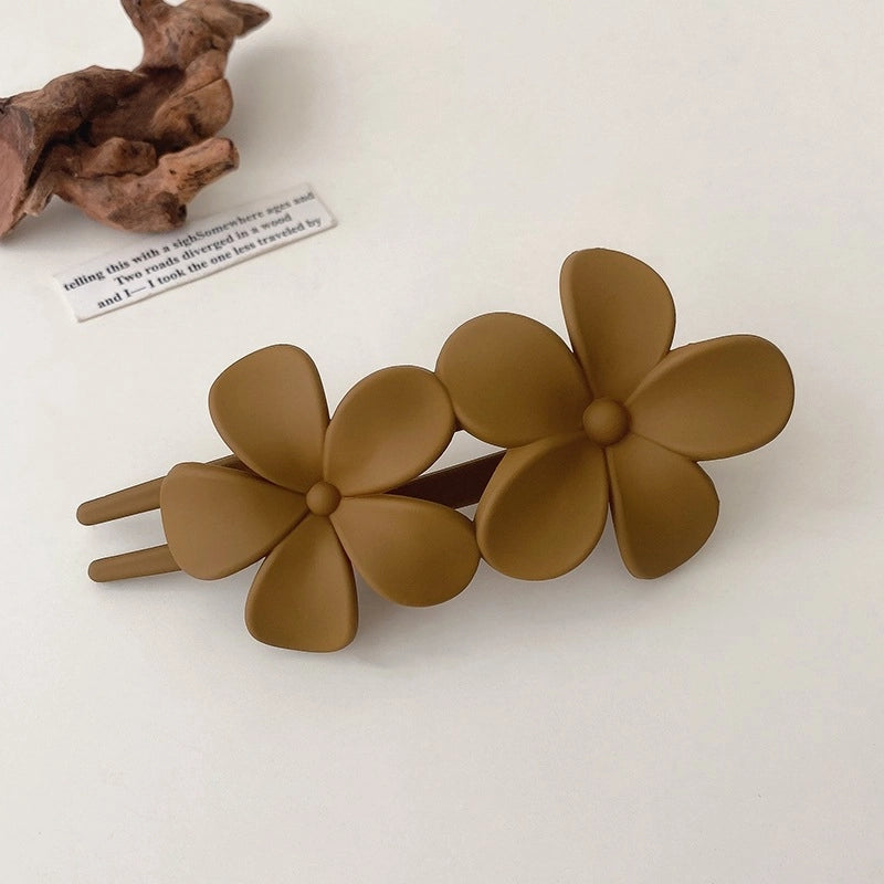 Minimalist Solid Color Flower Plastic Hair Clip
