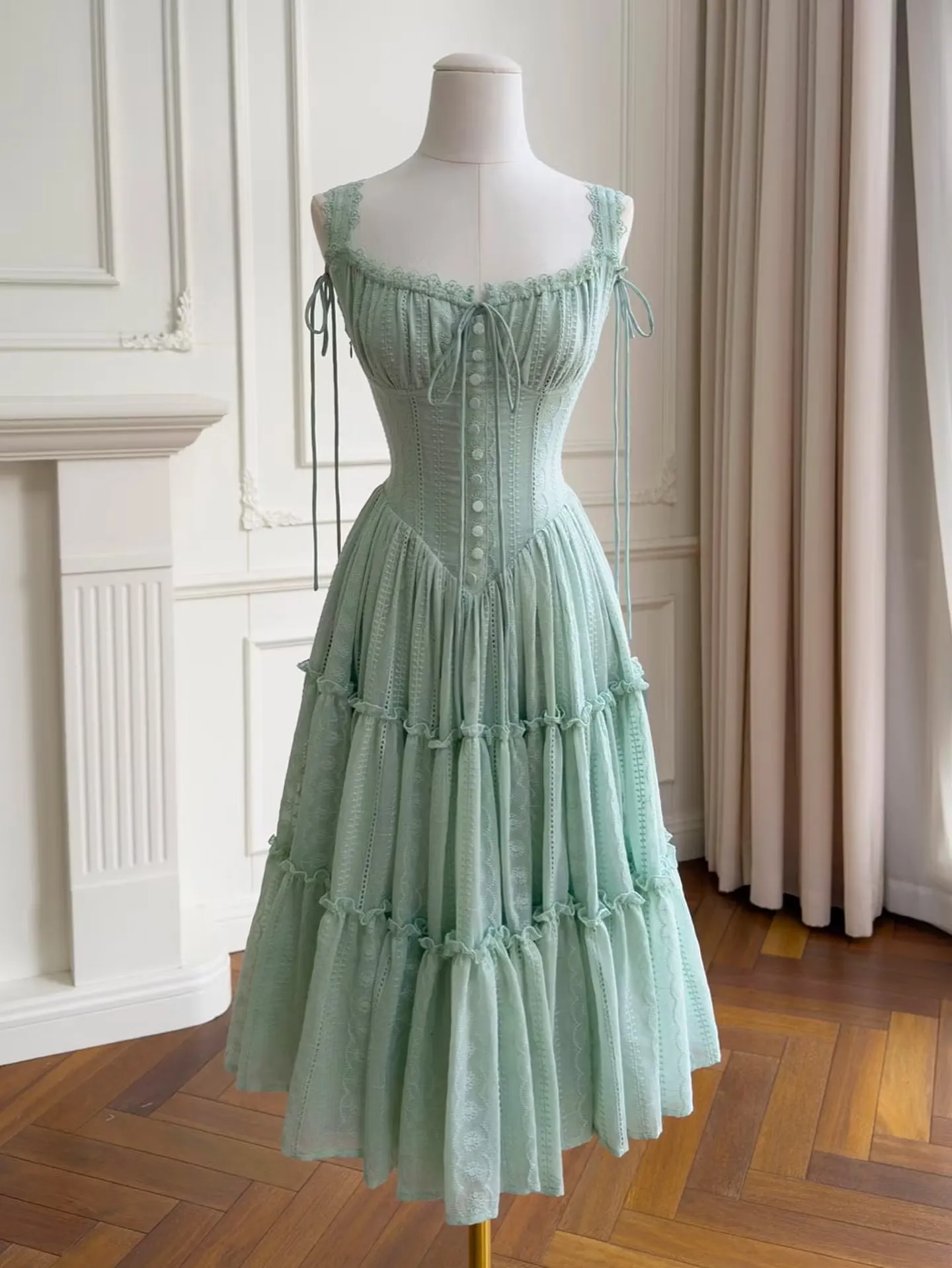 Delicate Sage Green Lace Square Sleeveless Neack High-Waisted Long Pleated A-Line Prom Dress With Strap | GY0052 Wellcucu