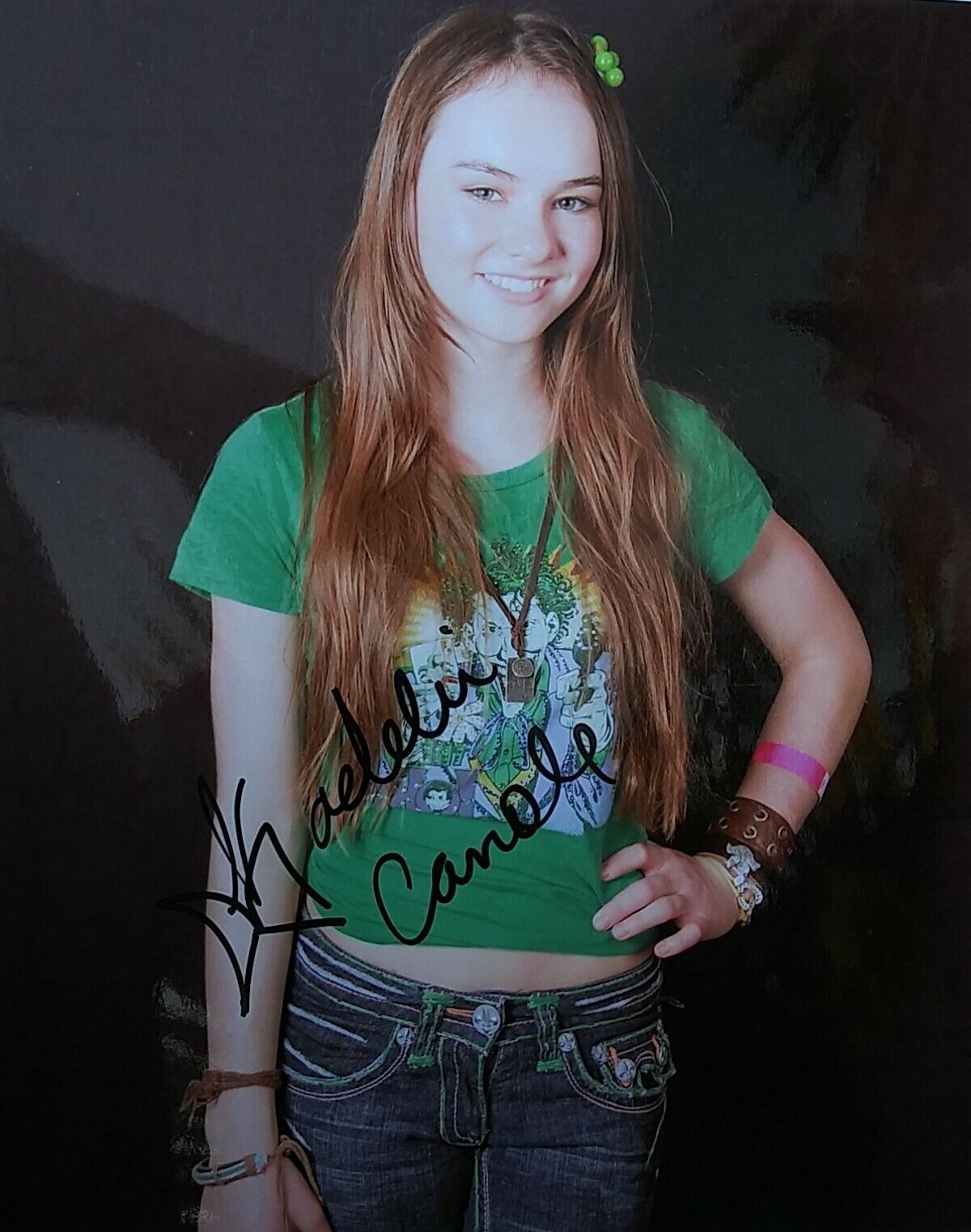 Madeline Carroll signed 8 x 10