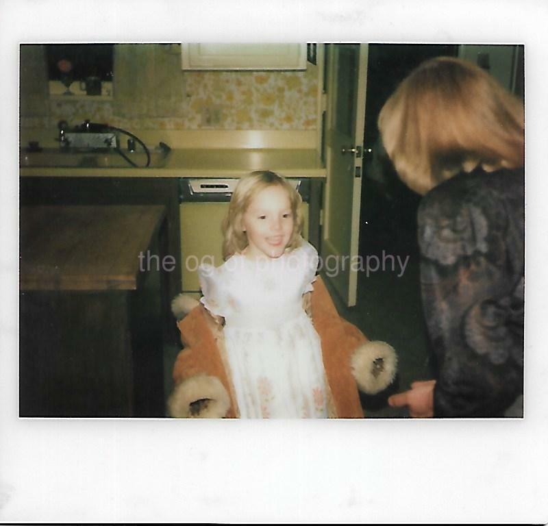 FOUND Photo Poster paintingGRAPH Color KODAK MOMENT Original Snapshot LITTLE KID Girl 21 58 Y