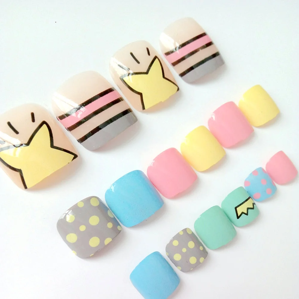 24Pcs Lady Artificial False Toenails Gradient Red Gold Foil Fake Toe Nails With Design DIY Foot Nail Art Tips Manicure Tools-Nail Inspo