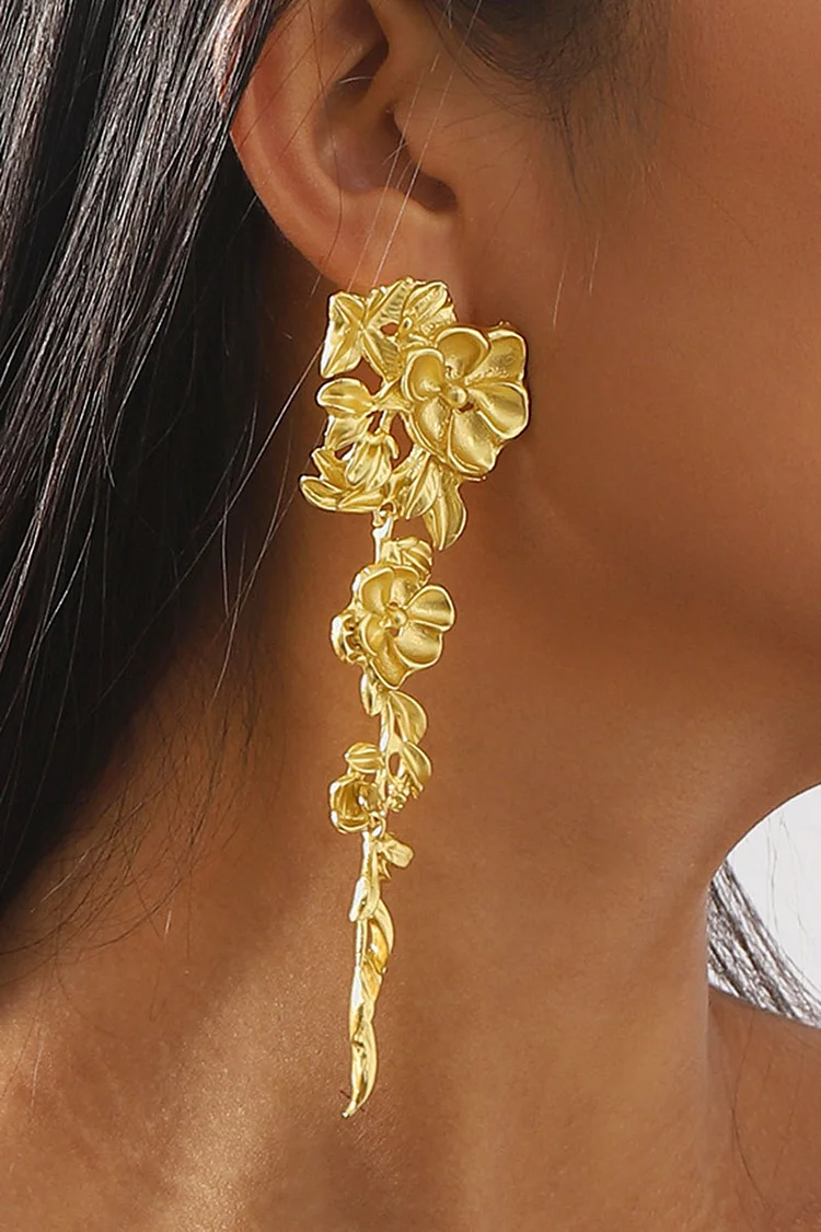 Flower Shaped Fashionable Metallic Sheen Alloy Dangle Earrings