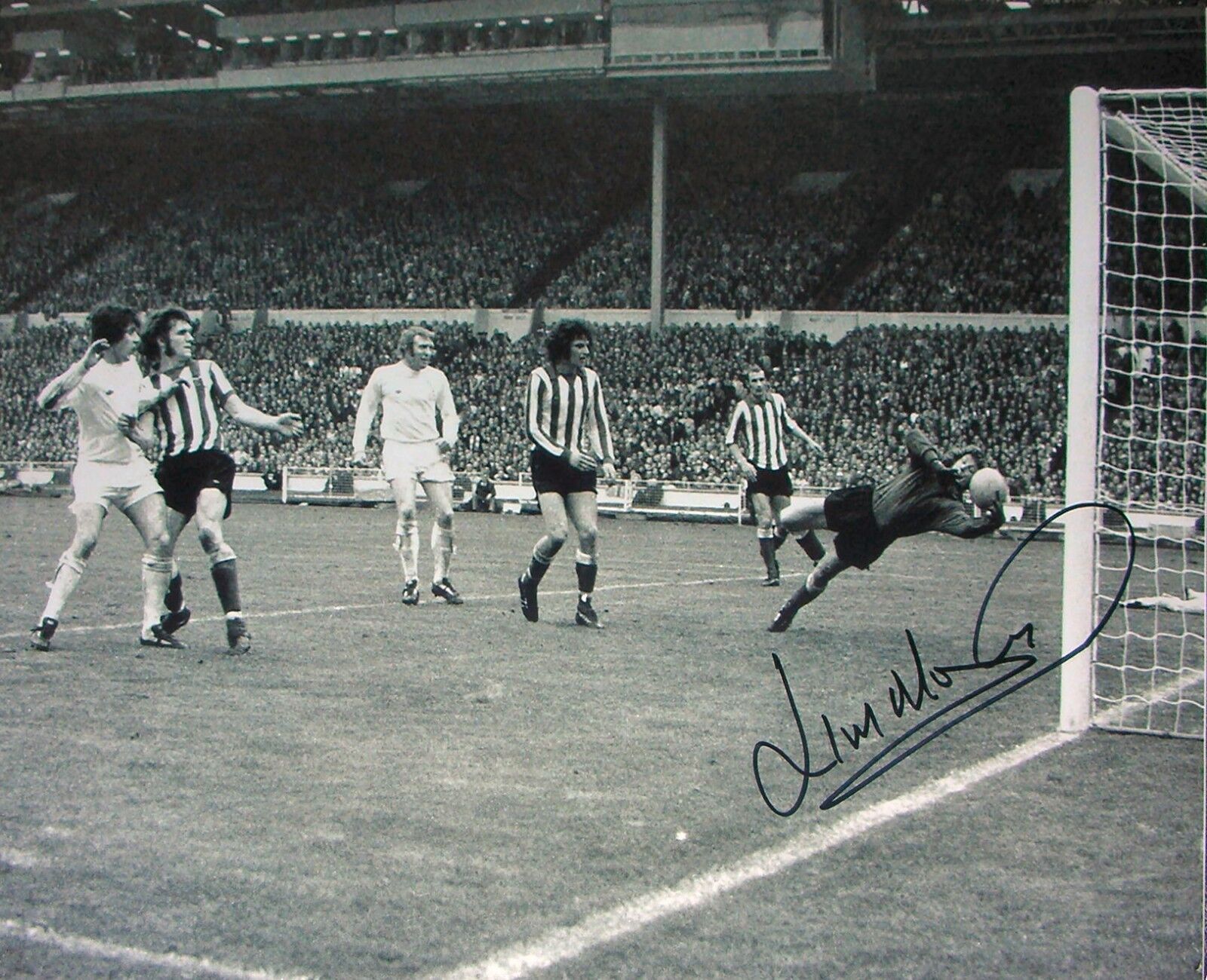 JIM MONTGOMERY SIGNED SUNDERLAND v LEEDS 1973 FA CUP FINAL SAVE Photo Poster painting COA PROOF