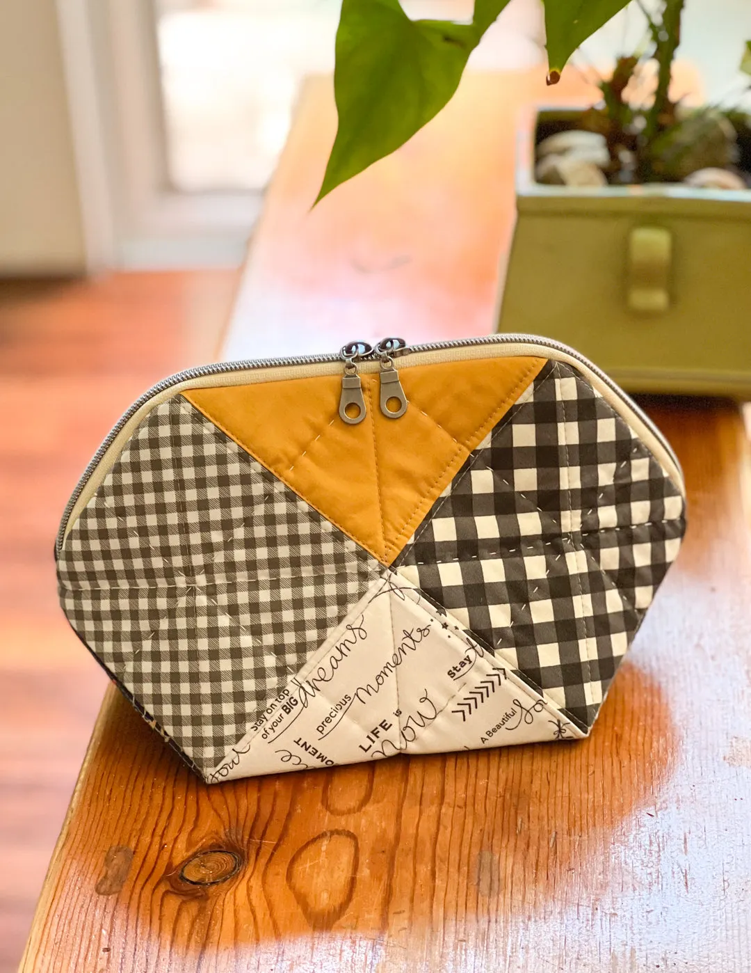 DIY Simple Zipper Bag Template - With Tutorial