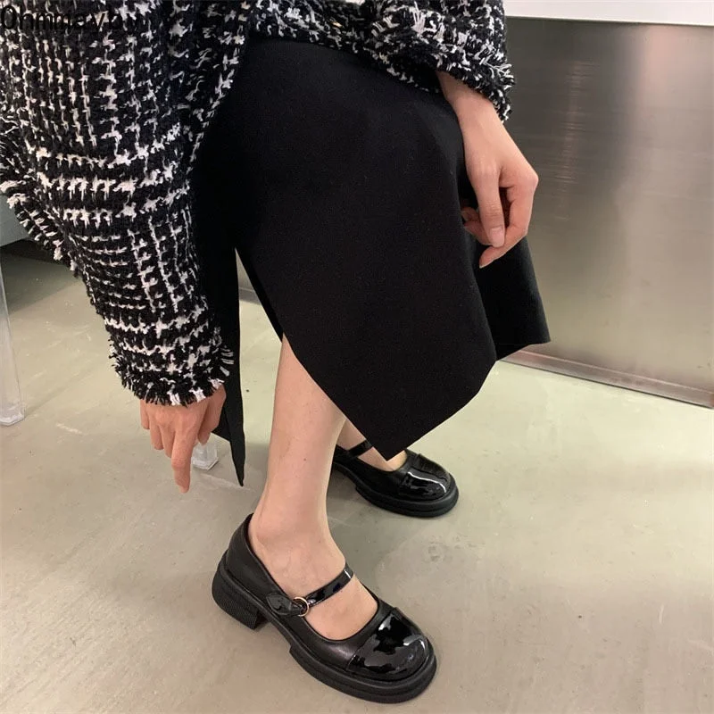2022 Designer Women Mary Jane Shoes Spring Leahter Shoes Fashion Buckle Shallow Female Round Toe Mid Heel Elegant Woman Pumps