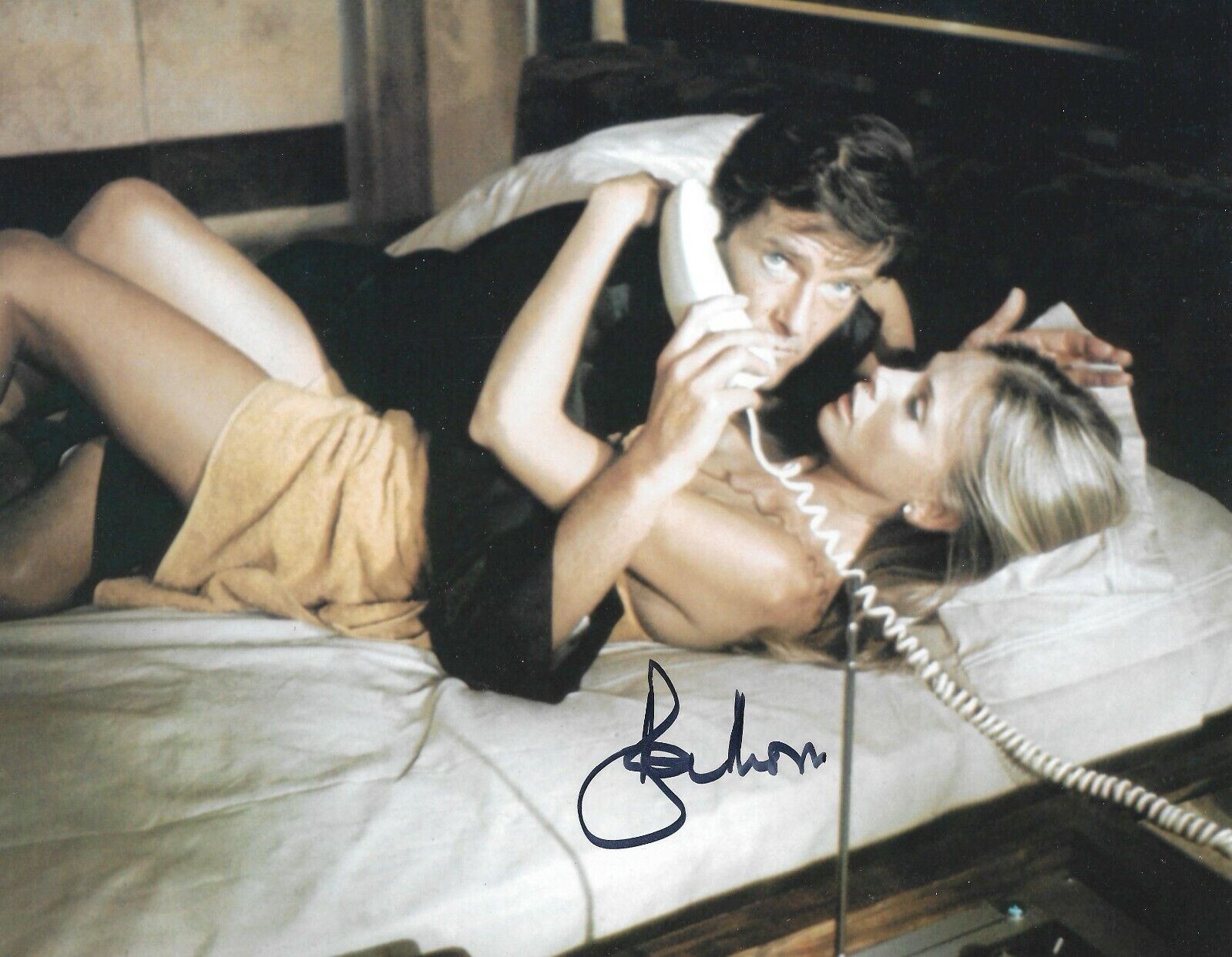 ROGER MOORE SIGNED 8x10 JAMES BOND 007 Photo Poster painting 7 - UACC & AFTAL RD AUTOGRAPH