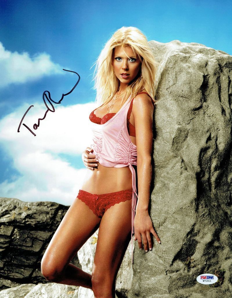 Tara Reid Signed Sexy Authentic Autographed 11x14 Photo Poster painting PSA/DNA #W71511