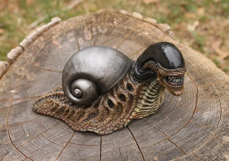 Alien Snail gartenstatue trabladzer