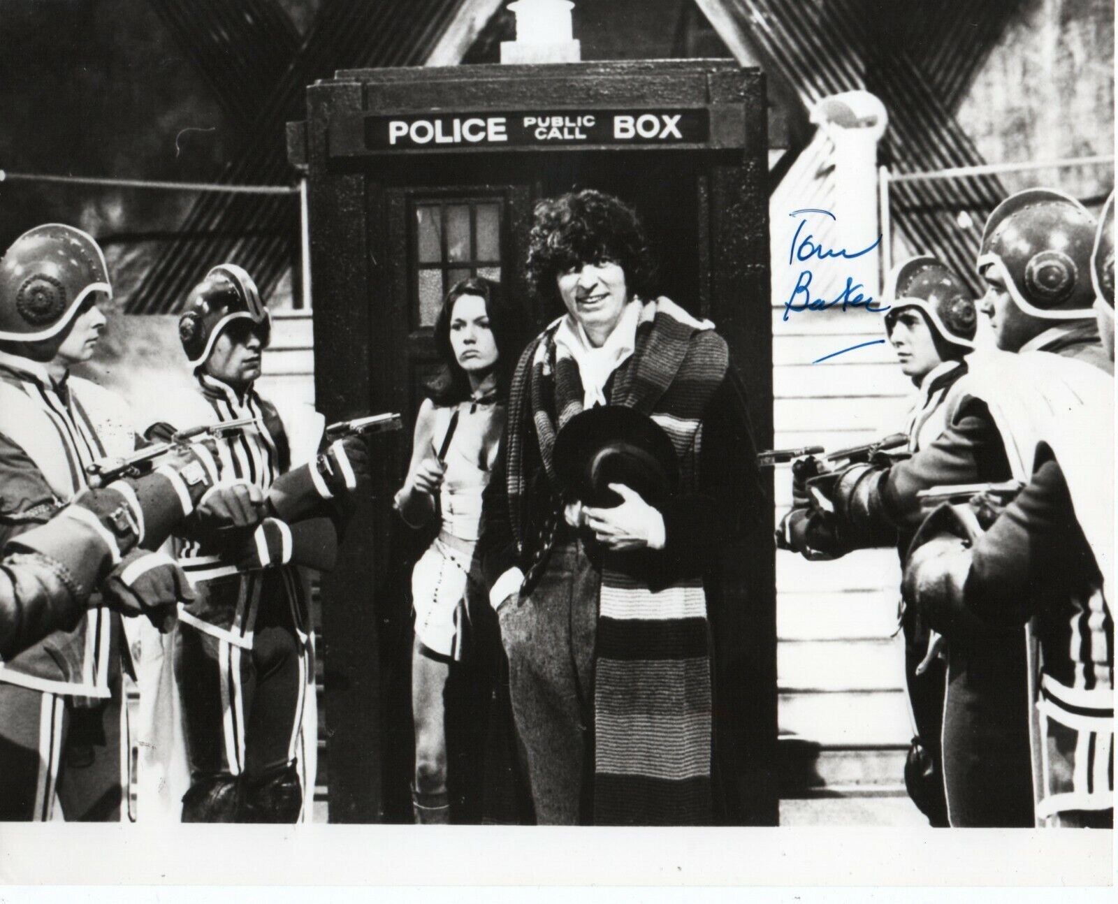 Tom Baker as Dr Who Signed 10x8 B/W Photo Poster painting Autographed Doctor Who BBC Achieve