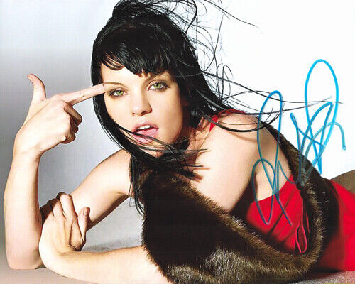 Pauley Perrette Signed Autographed Photo Poster painting 8x10