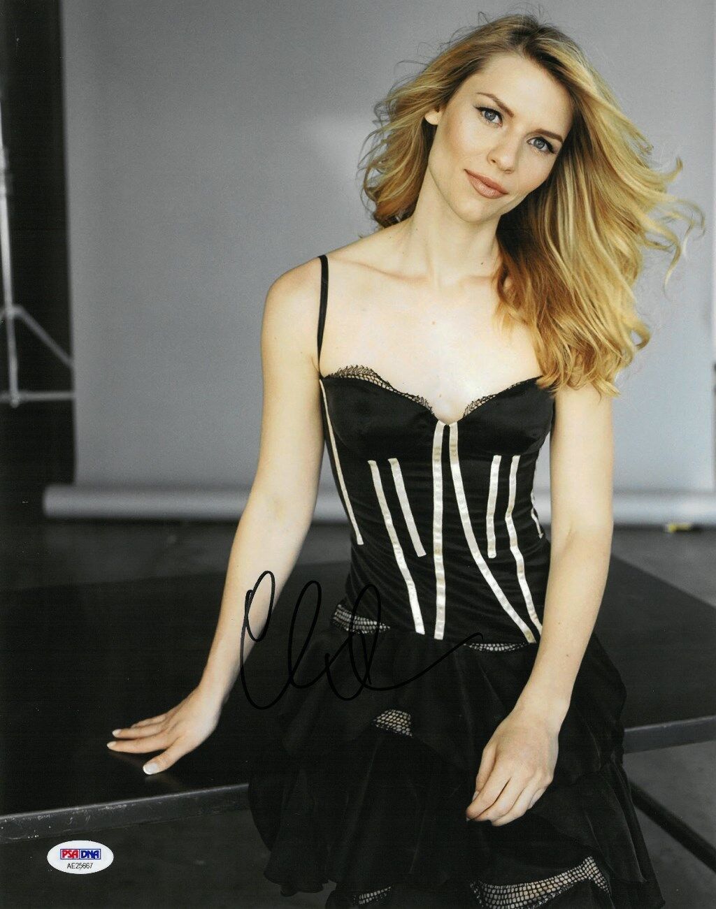 Claire Danes Signed Authentic Autographed 11x14 Photo Poster painting PSA/DNA #AE25667