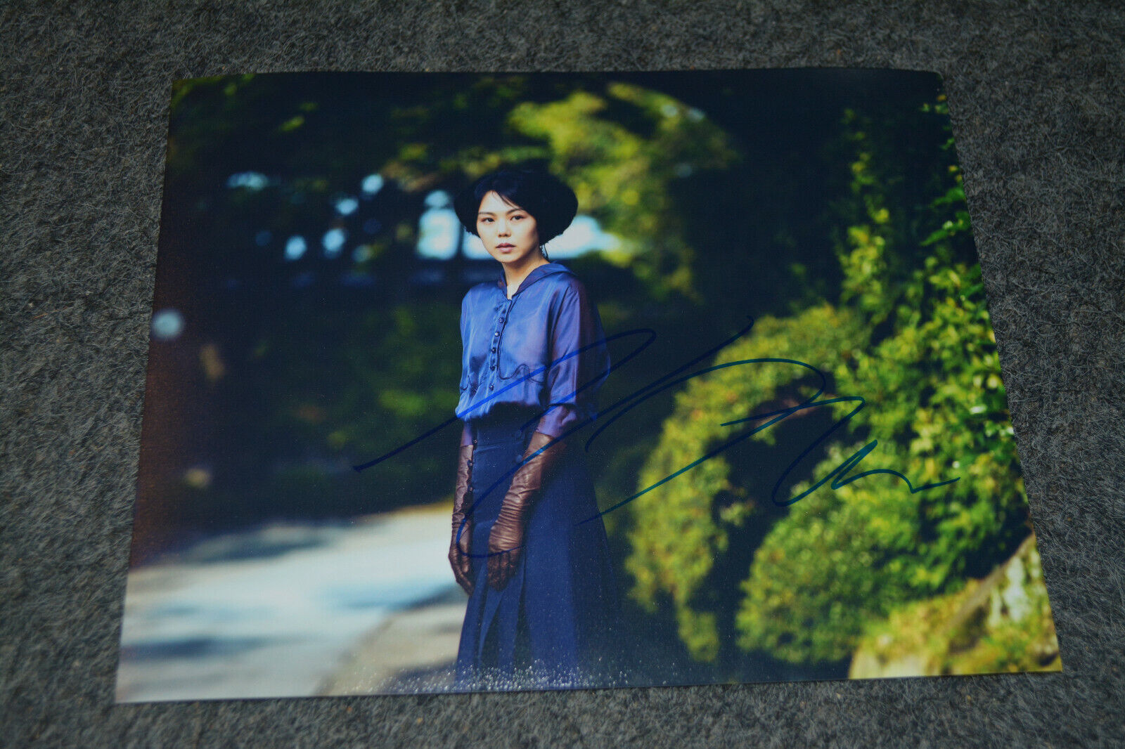 KIM MIN-HEE signed autograph In Person 8x10 (20x25 cm) KOREAN ACTRESS 金玟禧