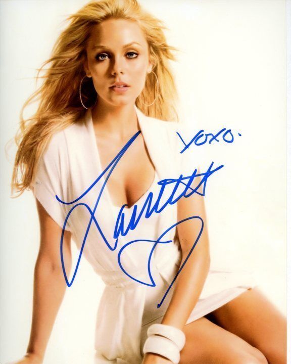 LAURA VANDERVOORT Signed Autographed Photo Poster painting