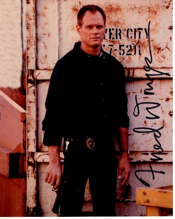 FRED DRYER Signed Autographed HUNTER Photo Poster painting