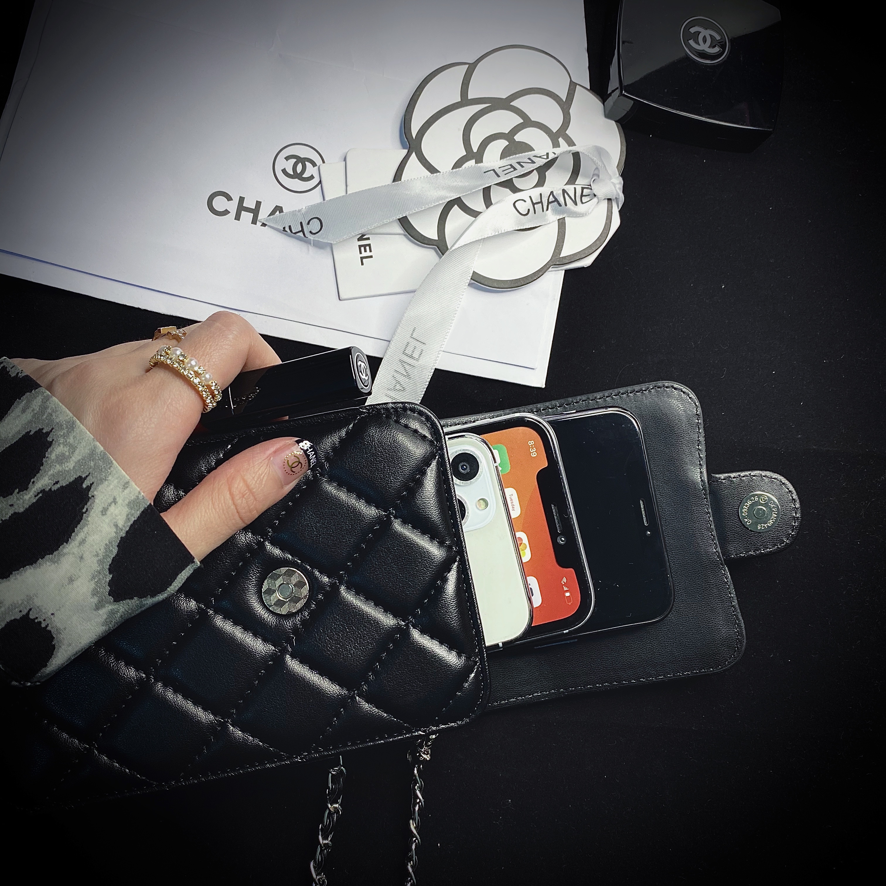 Chanel Luxury Genuine Leather Crossbody Phone Bag Elegant Tote Bag