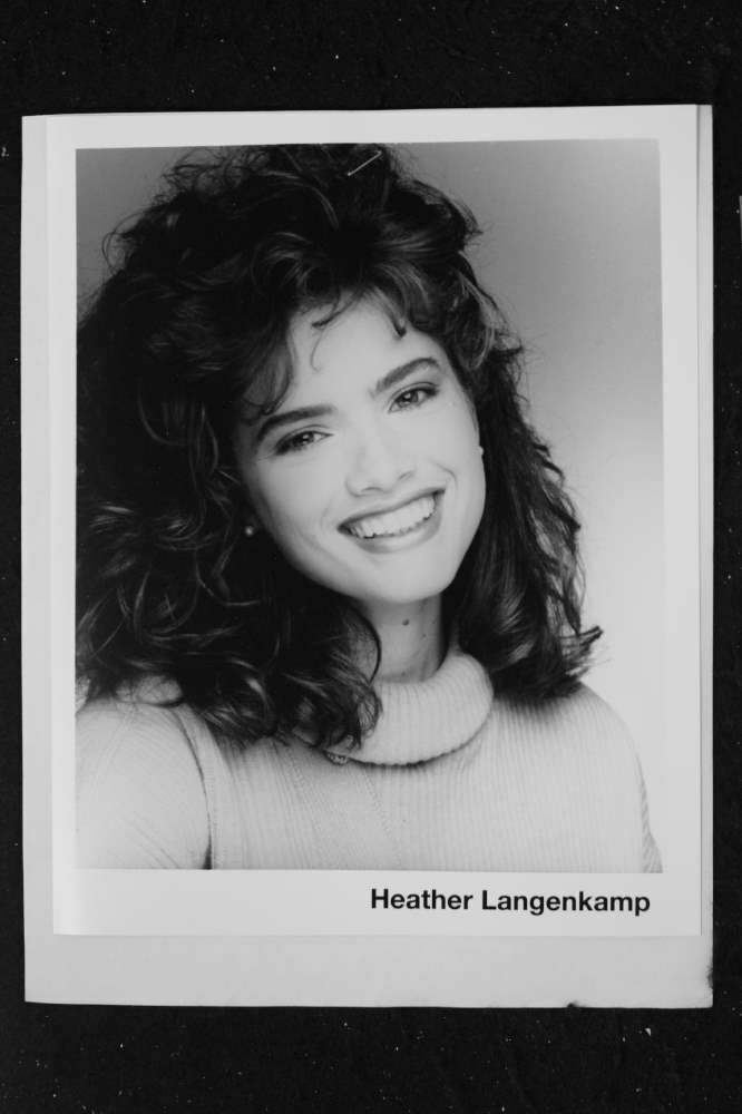 Heather Langenkamp - 8x10 Headshot Photo Poster painting w/ Resume - Nightmare/Elm Street