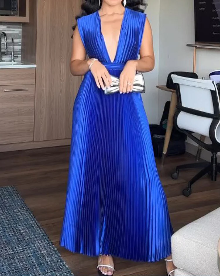 Sleeveless Pleated Solid Color Waist Dress