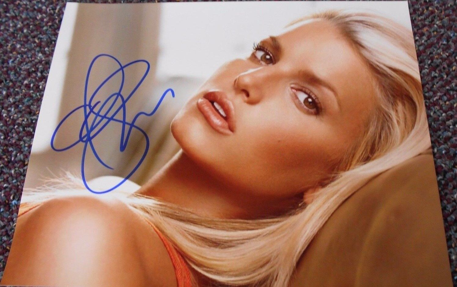 JESSICA SIMPSON SEXY LOOK - HAND SIGNED - NICE Photo Poster painting 8X10