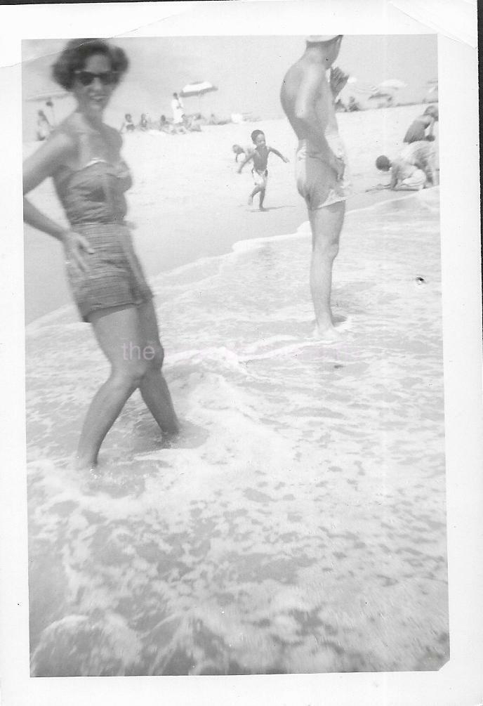 A DAY AT THE BEACH Vintage FOUND Photo Poster paintingGRAPH bw WOMAN Original JD 111 23 J