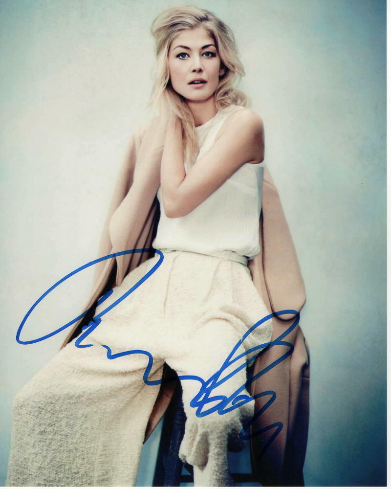 ROSAMUND PIKE SIGNED AUTOGRAPHED 8X10 Photo Poster painting - BOND GIRL DIE ANOTHER DAY BEAUTY 1