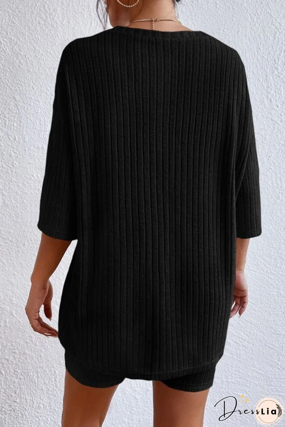 Easy-to-Wear Knit Outfit