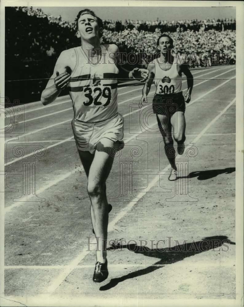 Press Photo Poster painting English runner Roger Bannister competing in an event - six00083