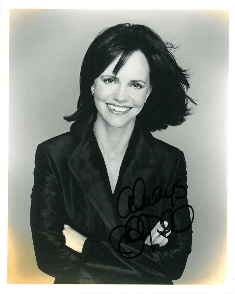 Sally Field Signed Authentic Autographed 8x10 Photo Poster painting (PSA/DNA) #B78821