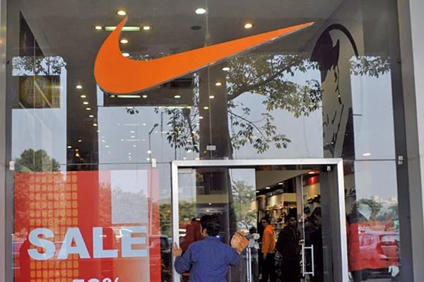 Sledujeme, jak Apple a Nike zavírají obchody po celém světě – The Epoch Times Hong Kong – nezávislá média se svědomím