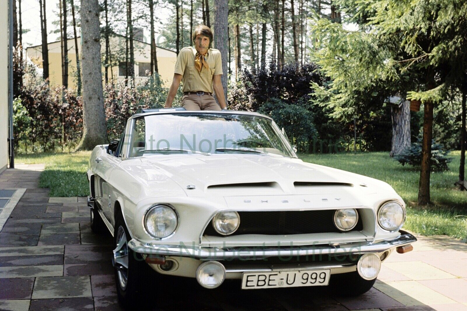 Udo Jürgens IN Classic Car - Photo Poster painting 20 X 30 CM Without Autograph (Nr 2-93