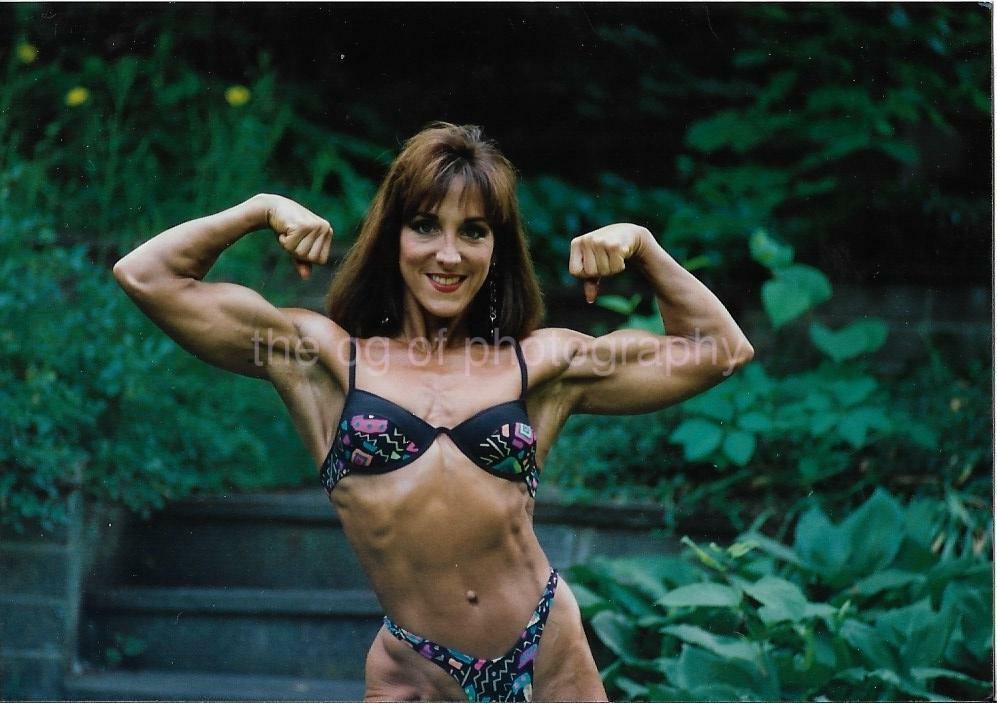 FEMALE BODYBUILDER 80's 90's FOUND Photo Poster painting Color MUSCLE WOMAN Original EN 16 25 I