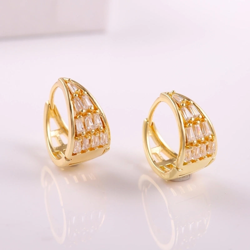1 Pair Simple Atmospheric Elegant Copper-Plated Gold Micro-Inlaid Square Crystal Zircon Rhombus Hollow Design Ear Clip Earrings