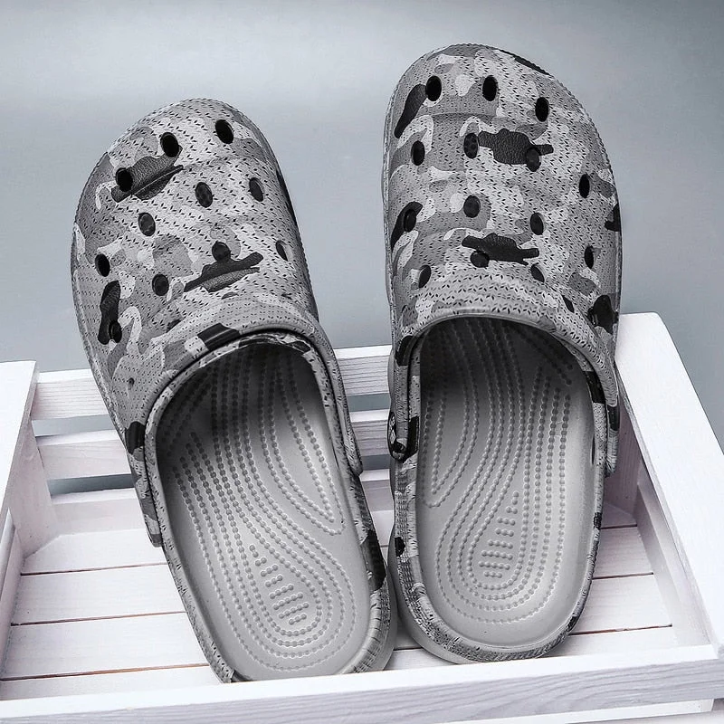 Men Clogs Sandals Summer Outdoor Slippers Cholas Beach Aqua Shoes Men Slip On FlipFlops Garden Sandals Casual Shoes Water Shoes