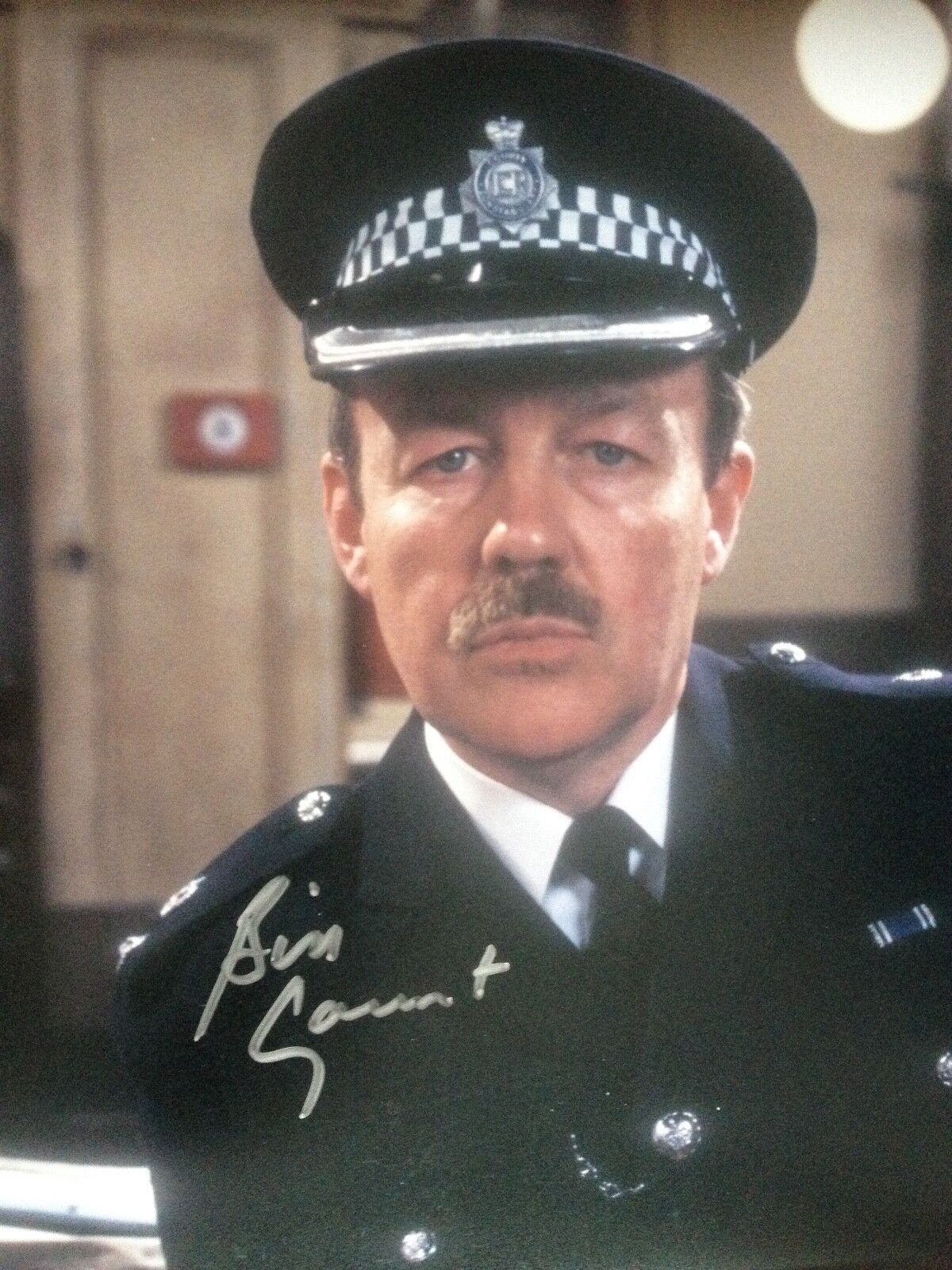 WILLIAM ( BILL ) GAUNT - POPULAR BRITISH ACTOR - SIGNED COLOUR Photo Poster painting