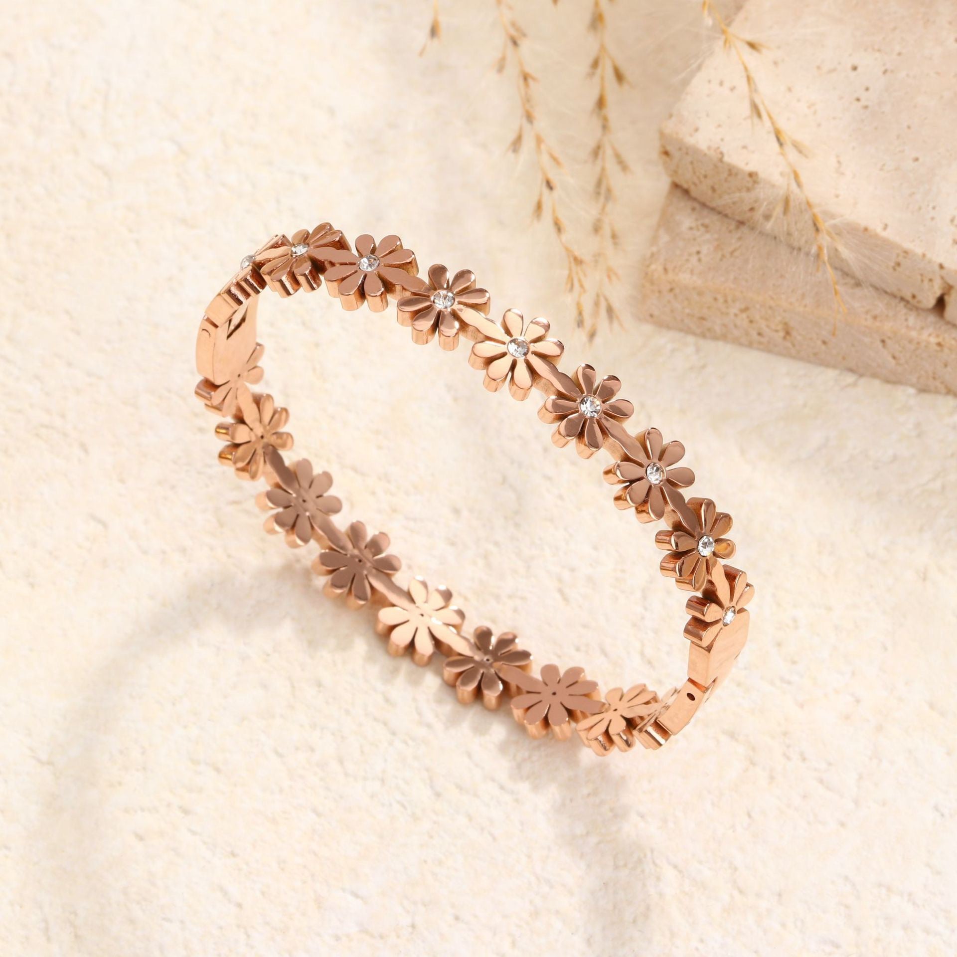 Bracelet Women’S Buckle Small Daisy Flower Bracelet Fashion Stainless Steel Bracelet Small Flower Jewelry