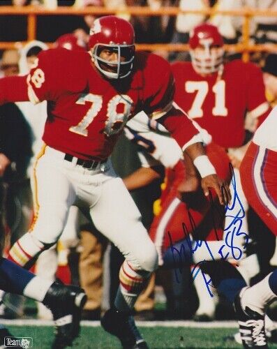 Bobby Bell Signed - Autographed Kansas City Chiefs 8x10 inch Photo Poster painting