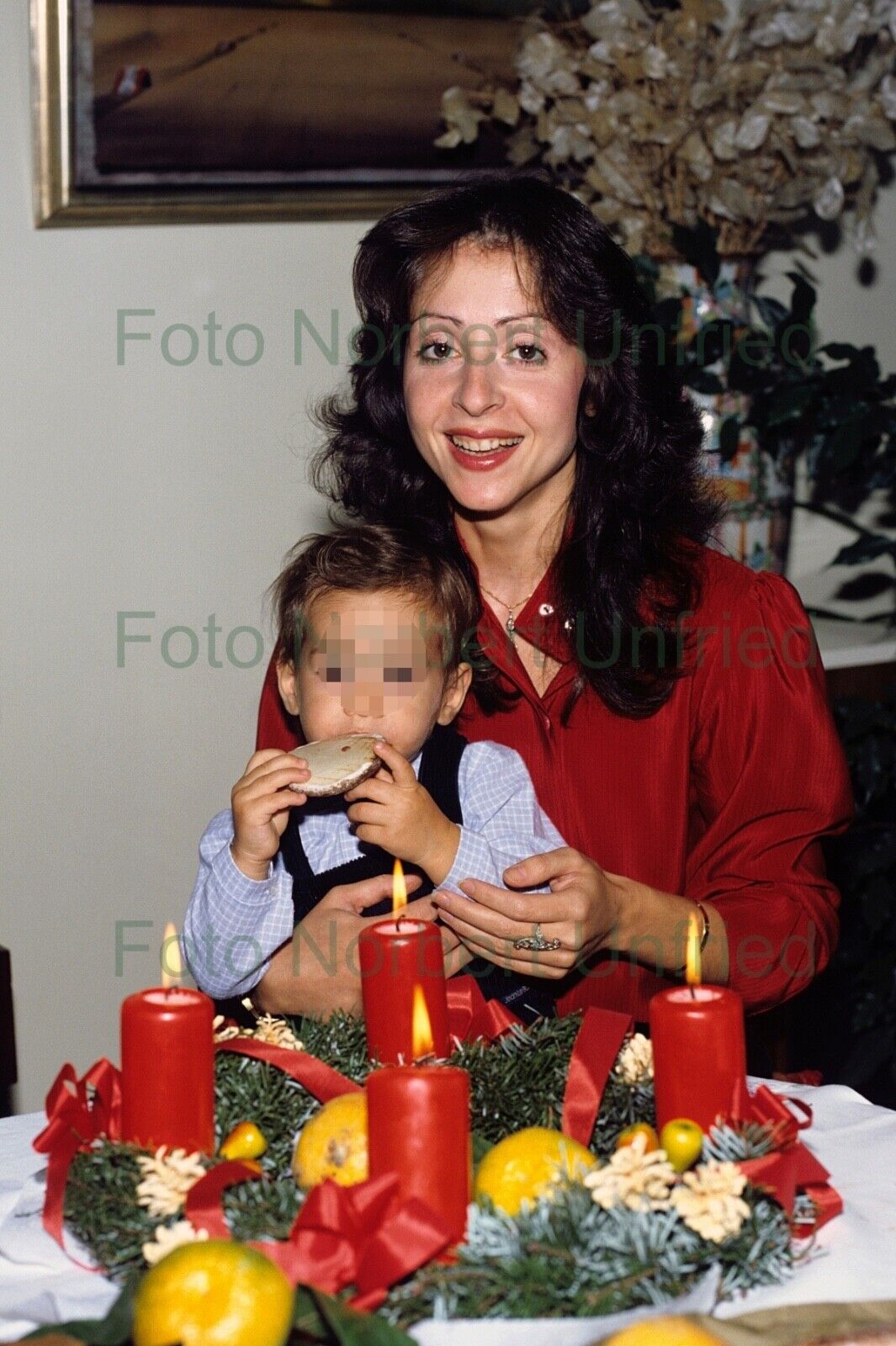 Vicky Leandros With Advent Wreath - Photo Poster painting 20 X 30 CM Without Autograph (Nr 2-519