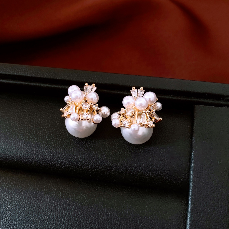 18K gold-plated silver-plated pearl round stud earrings simple and luxurious style fashionable and elegant earrings for women