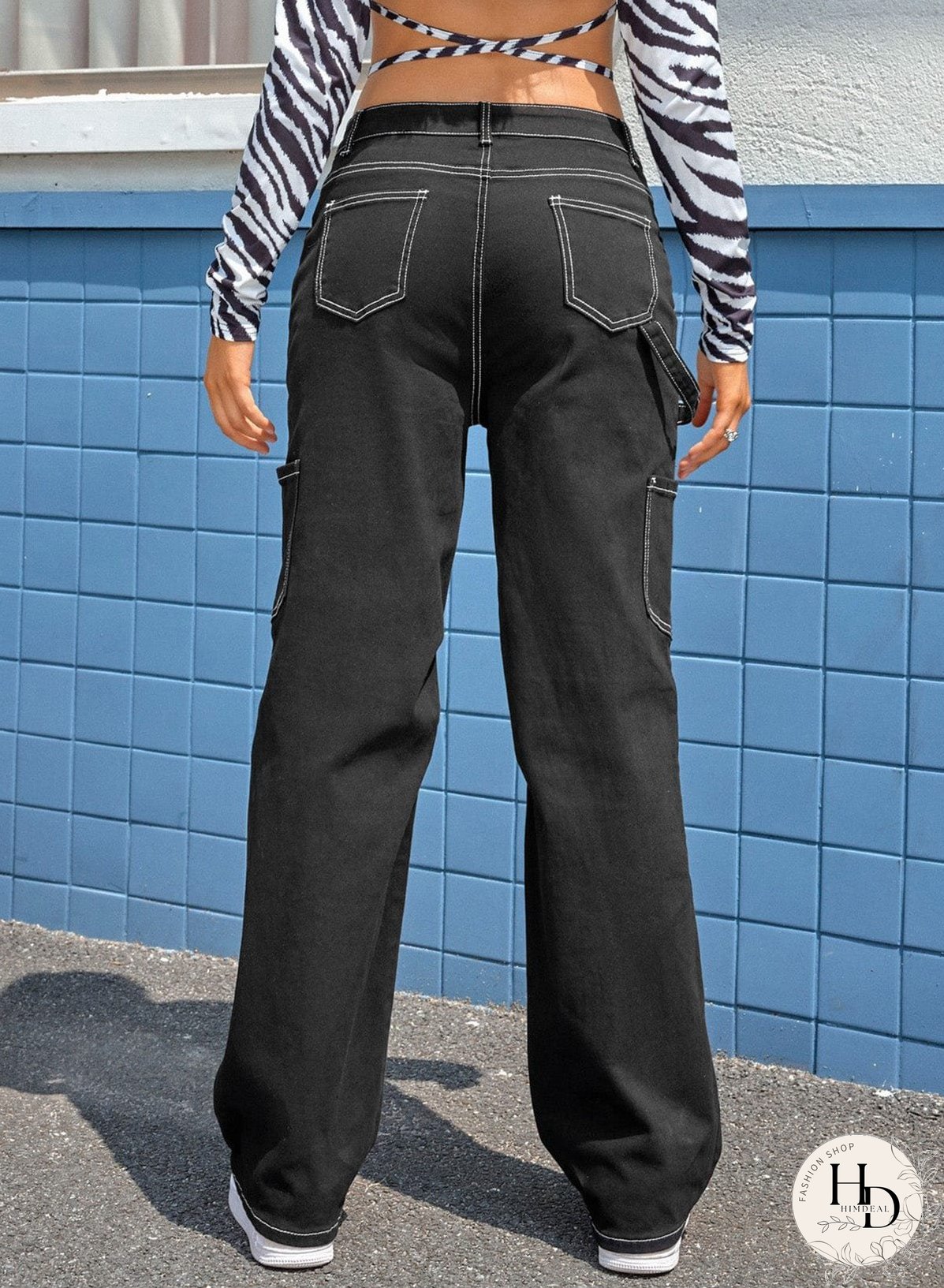 Streetwear-Inspired Black Cargo Pants