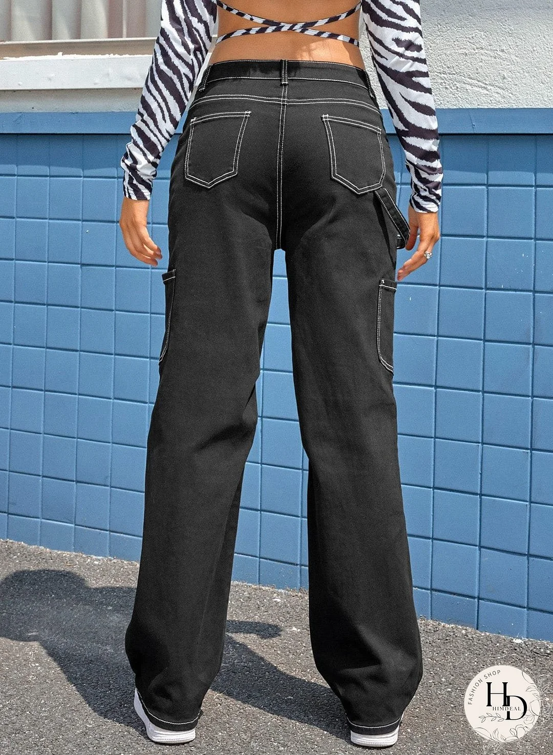 Streetwear-Inspired Black Cargo Pants