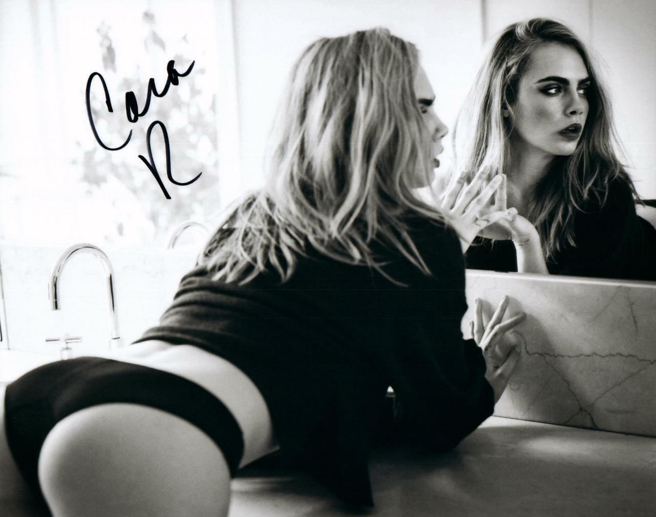 Cara Delevingne signed 8x10 Photo Poster painting autographed Picture Pic and COA