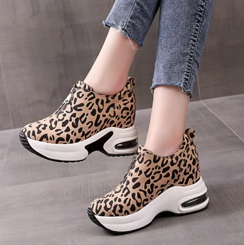 High Quality Fashion Women Slip On Studded Rivets Increasing Height Female Walking Mujer Zapatos Plimsolls Casual Flat Shoes