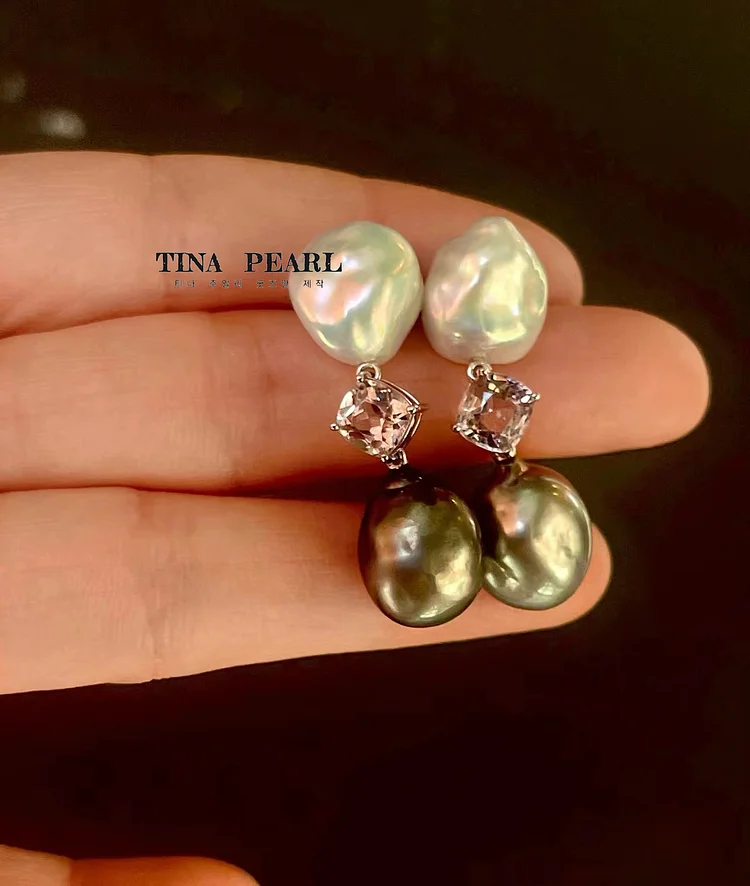 TINA Jewelry 18k gold, metallic gloss seawater Tahiti white stud earrings