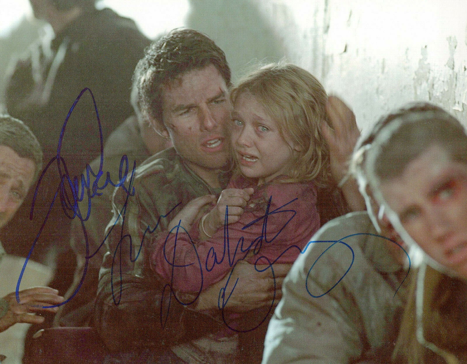 War Of The Worlds autographed Photo Poster painting signed 8x10 #1 Tom Cruise tiny smudge Dakota