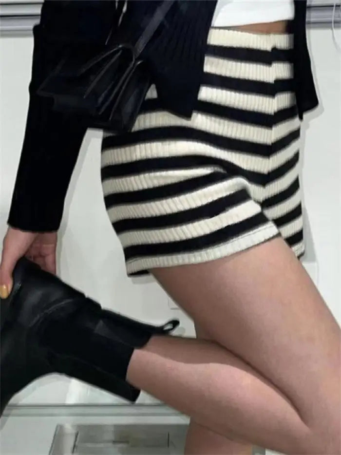 Aiertu Knitted Striped Boots Shorts Women Slim Elastic Waist Korean Style Casual Autumn Winter High Waist Ladies Shorts Chic Aiertu
