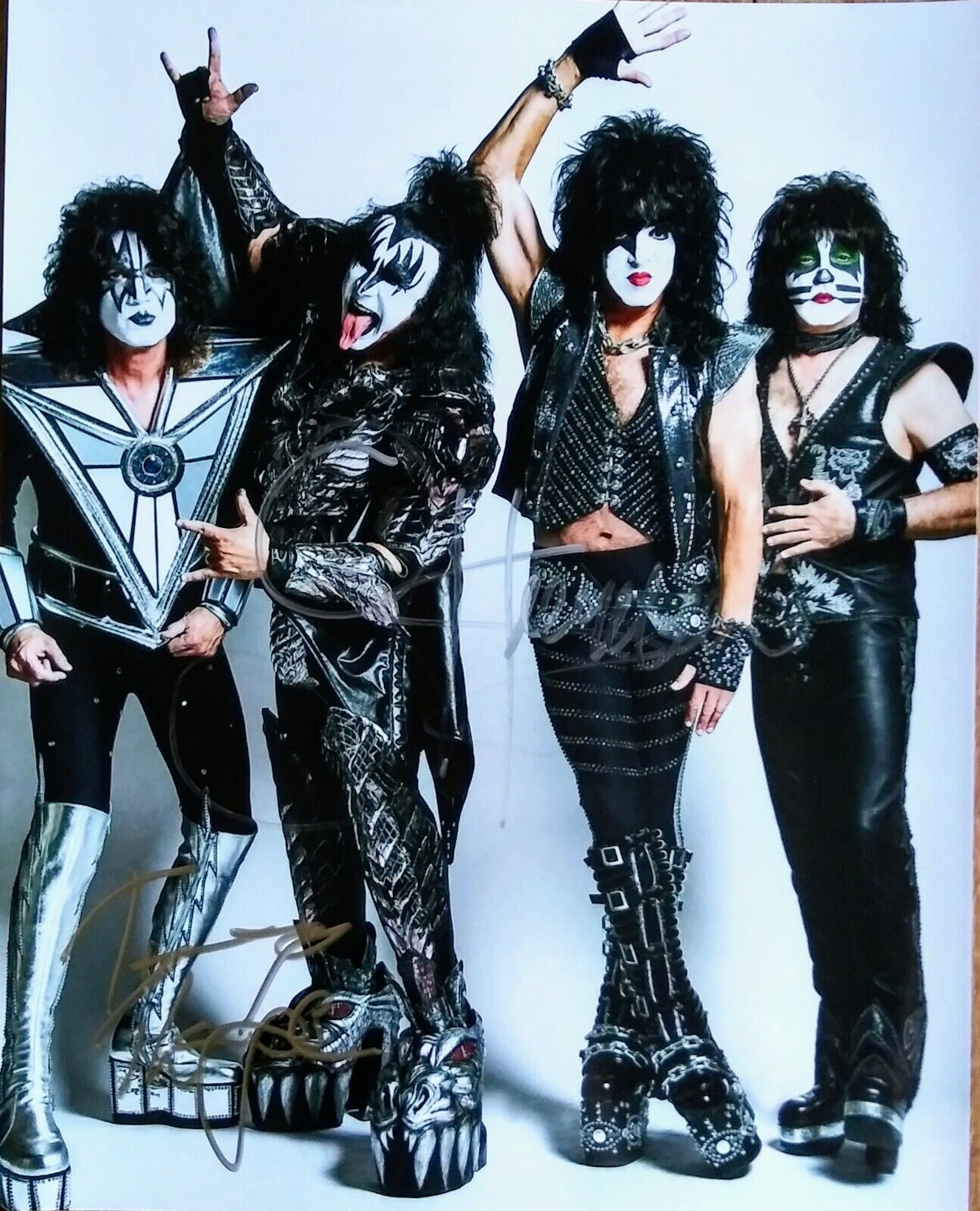 GENE SIMMONS & TOMMY THAYER AUTOGRAPHED KISS 8x10 Photo Poster painting - END OF THE ROAD TOUR