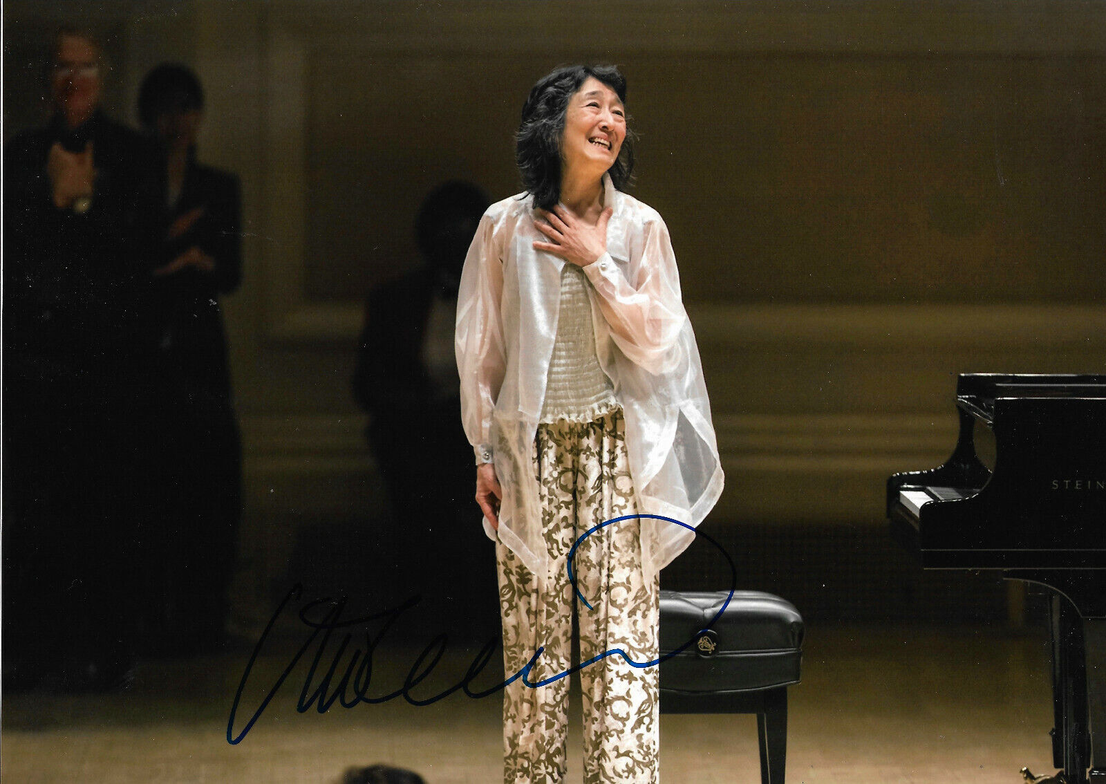 Mitsuko Uchida Pianist signed 8x12 inch Photo Poster painting autograph